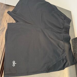 Alo Yoga shorts size S black